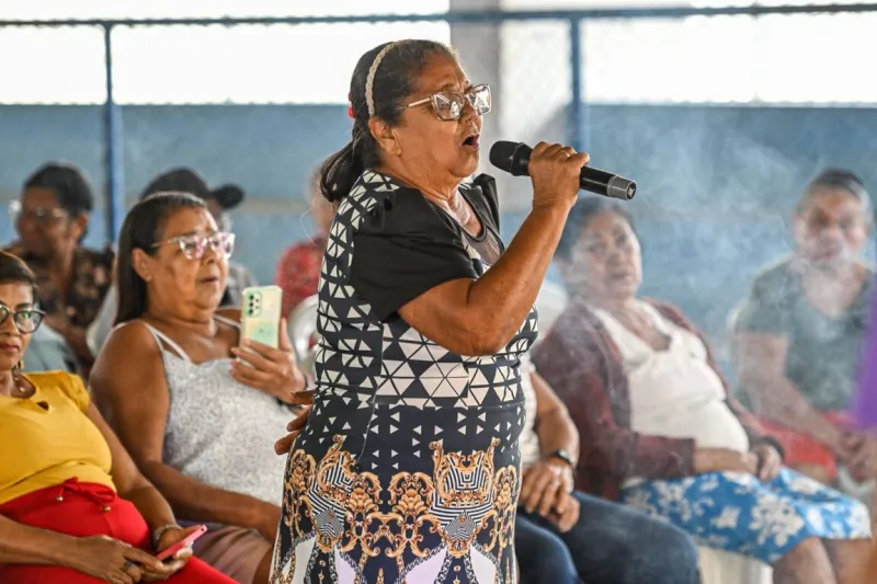 Música e karaokê marcam manhã de integração para idosos no CRAS Ulisses Guimarães