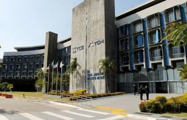 Municípios da Bahia deverão excluir aposentados do serviço público, aponta parecer do TCM