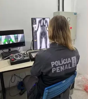 Mulher é presa ao tentar entrar com cocaína escondida nas partes íntimas em presídio de Feira de Santana