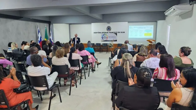 Mucuri reúne educadores e lideranças para planejar os próximos dez anos da educação