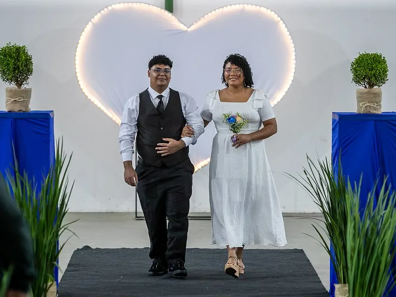 Amor, emoção e cidadania marcam o 2º Casamento Comunitário de Teixeira de Freitas Amor, emoção e cidadania marcam o 2º Casamento Comunitário de Teixeira de Freitas