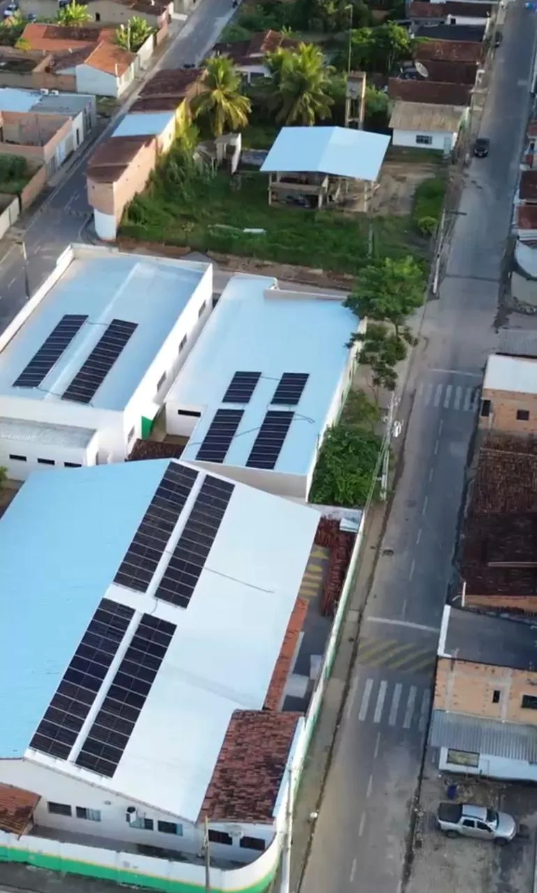 Vereda avança na instalação de usinas solares e prevê economia de energia nos prédios públicos