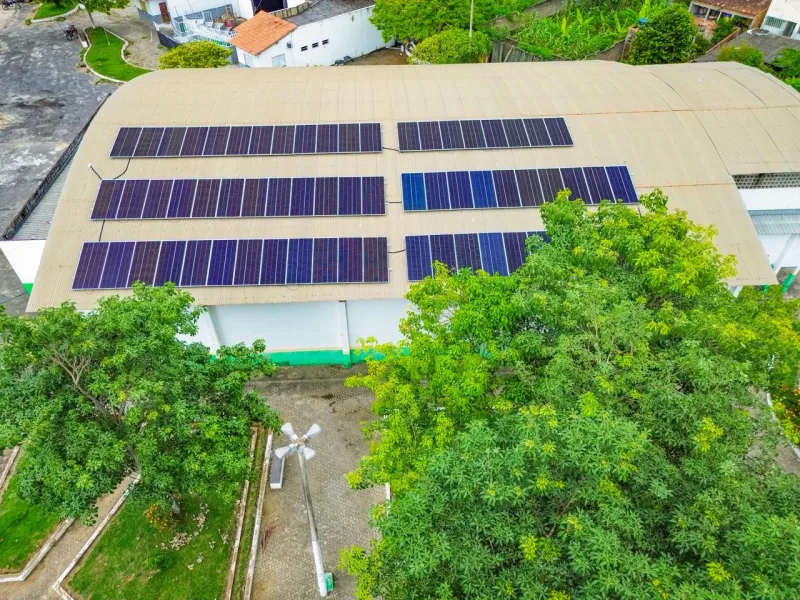 Vereda avança na instalação de usinas solares e prevê economia de energia nos prédios públicos
