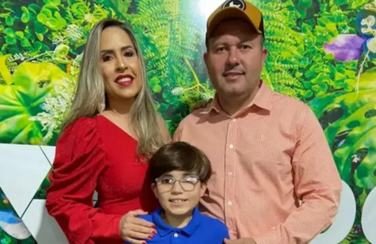 Vereador, esposa e filho morrem em grave acidente entre carro e carreta 