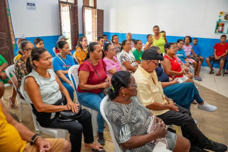 Junho Violeta promove diálogo sobre direitos e proteção da pessoa idosa no CRAS Vila Vargas