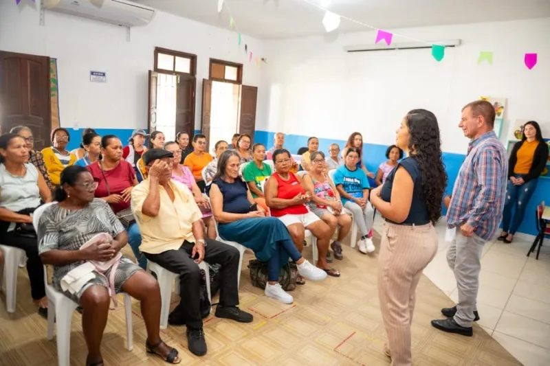 Junho Violeta promove diálogo sobre direitos e proteção da pessoa idosa no CRAS Vila Vargas