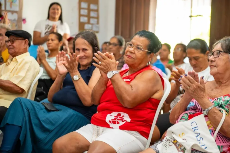 Junho Violeta promove diálogo sobre direitos e proteção da pessoa idosa no CRAS Vila Vargas