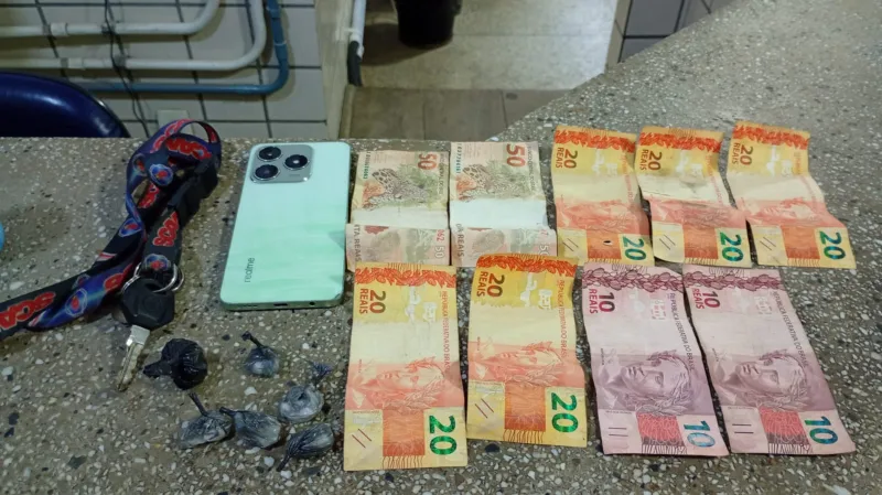 Homem é preso por tráfico de drogas durante operação da PM em Teixeira de Freitas