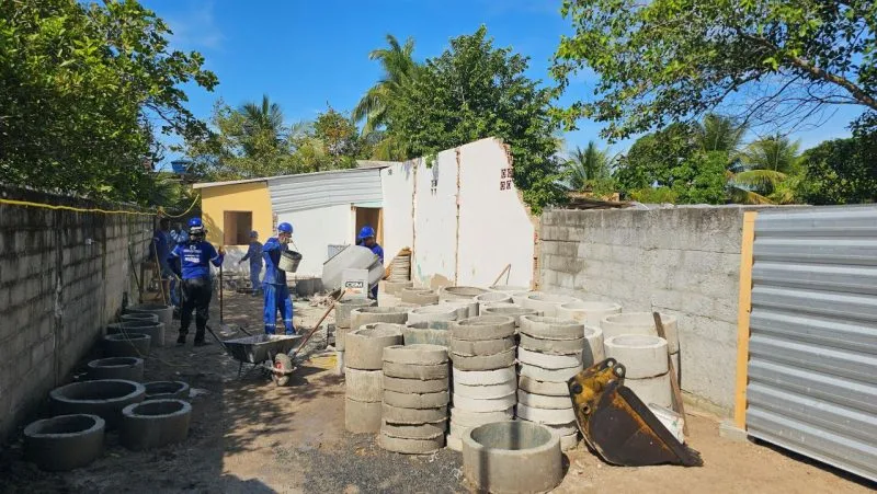 Obra de saneamento promete acabar com décadas de despejo de esgoto no mangue em Mucuri