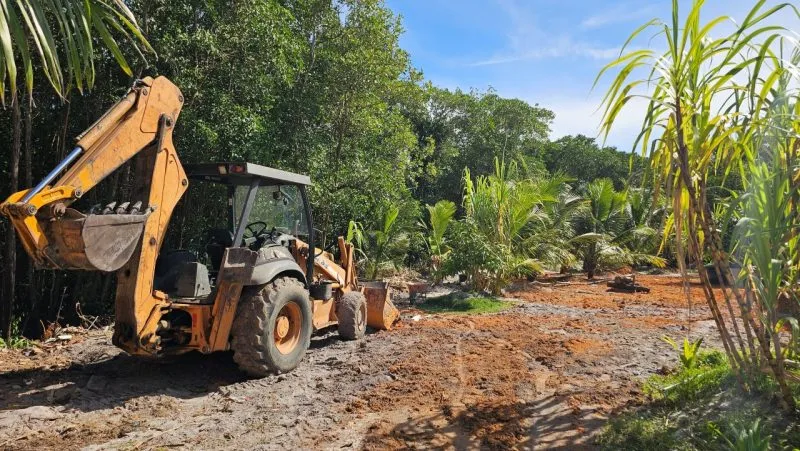 Obra de saneamento promete acabar com décadas de despejo de esgoto no mangue em Mucuri