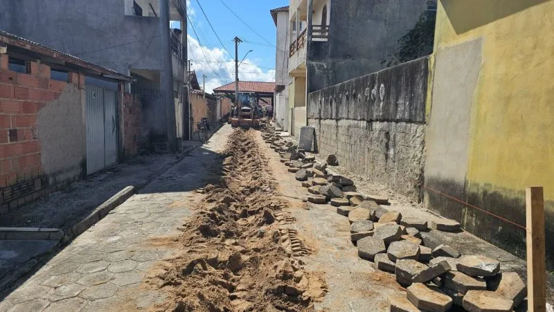 Obra de saneamento promete acabar com décadas de despejo de esgoto no mangue em Mucuri