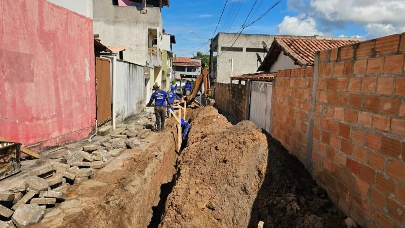 Obra de saneamento promete acabar com décadas de despejo de esgoto no mangue em Mucuri