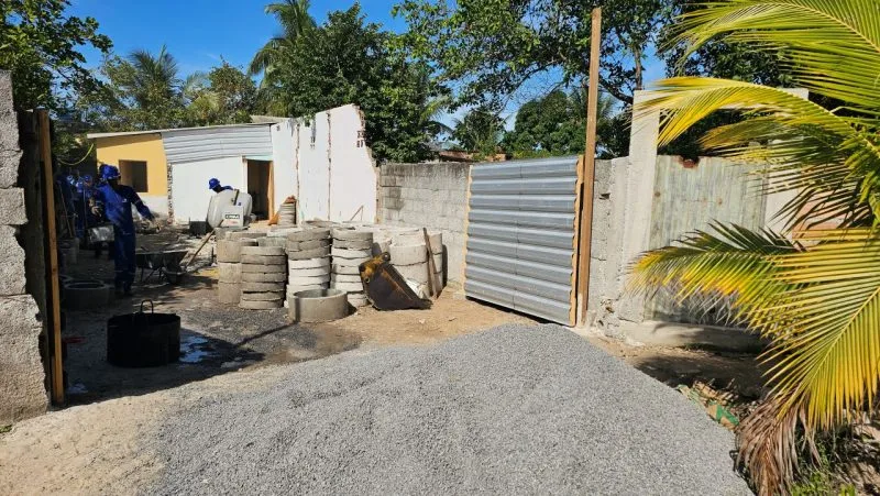 Obra de saneamento promete acabar com décadas de despejo de esgoto no mangue em Mucuri