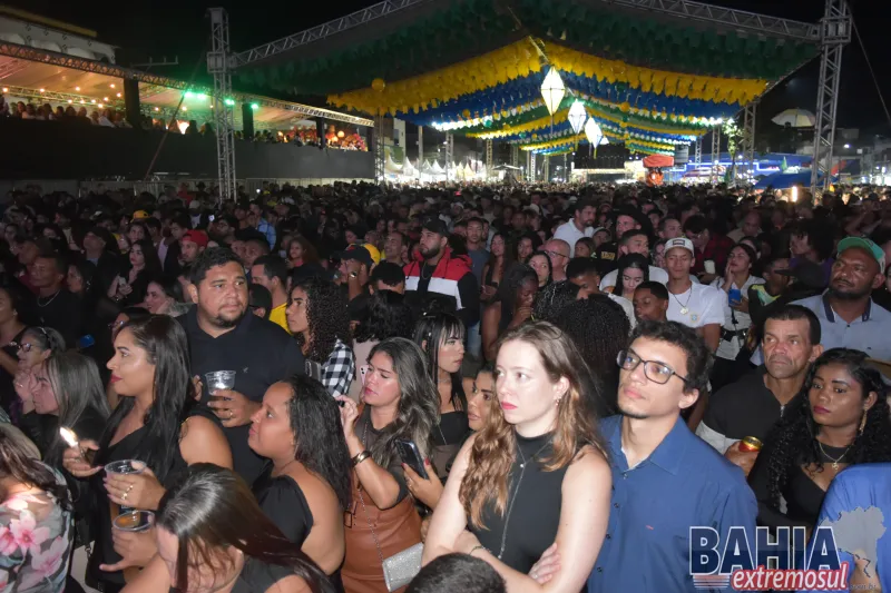 César Menotti & Fabiano comandam noite de recorde de público na Festa do Casamenteiro em Posto da Mata