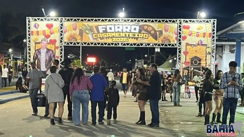 César Menotti & Fabiano comandam noite de recorde de público na Festa do Casamenteiro em Posto da Mata