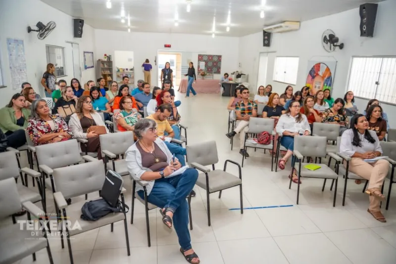 Educação com participação: Teixeira de Freitas inicia construção do novo PME