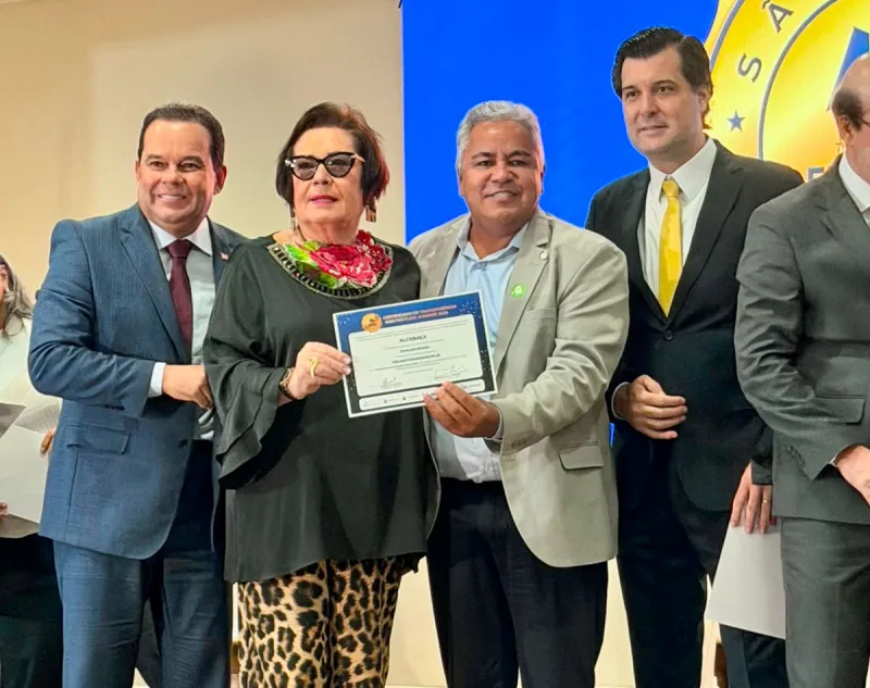 Prefeito Zico de Baiato recebe Selo de Transparência dos Festejos Juninos 2026 em cerimônia realizada em Salvador