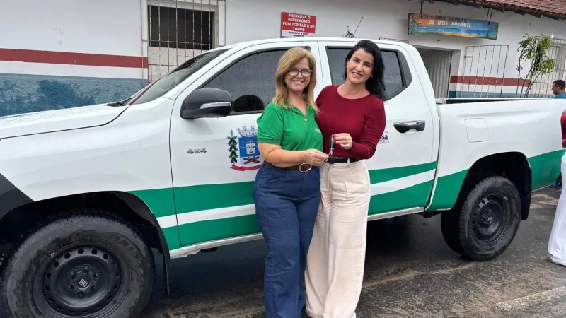 Prefeita Luciana Machado participa da posse do Conselho Ambiental e entrega novo veículo à Secretaria de Meio Ambiente Prefeita Luciana Machado participa da posse do Conselho Ambiental e entrega novo veículo à Secretaria de Meio Ambiente
