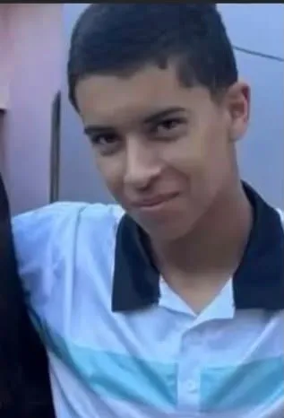 Adolescente é morto a tiros enquanto aguardava ônibus escolar em Posto da Mata