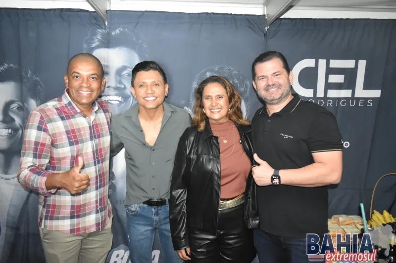 Praça lotada e shows de Silvano Salles e Ciel Rodrigues marcam abertura do São João de Prado