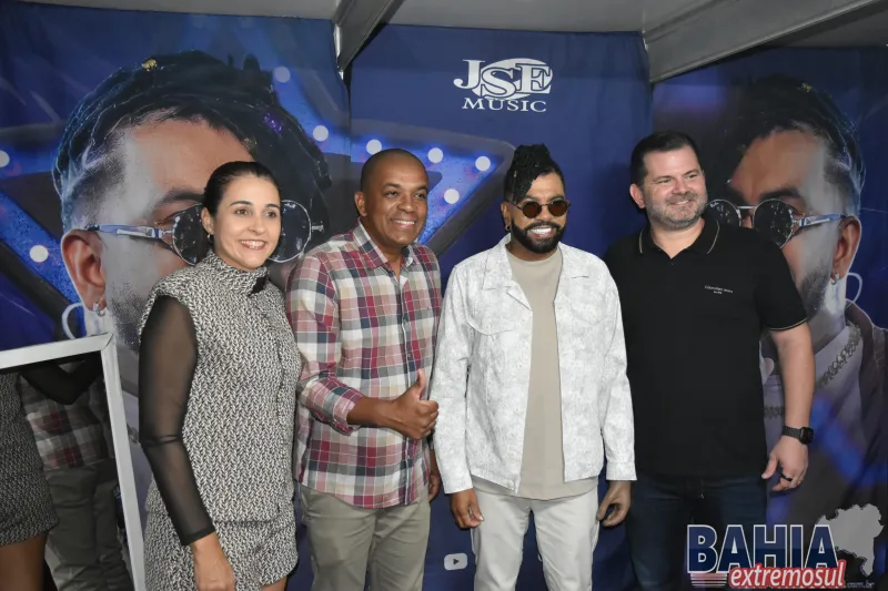 Praça lotada e shows de Silvano Salles e Ciel Rodrigues marcam abertura do São João de Prado