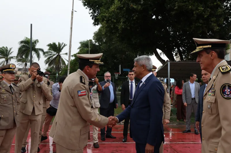 Nova lei garante condições especiais de promoção para policiais e bombeiros militares da Bahia