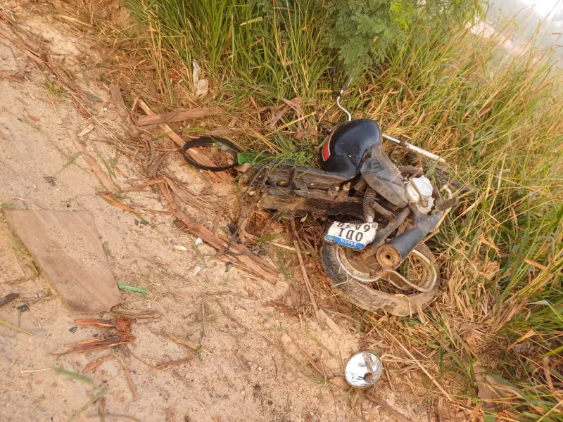 Motociclista morre em acidente envolvendo caminhonete na BR-101, em Mucuri