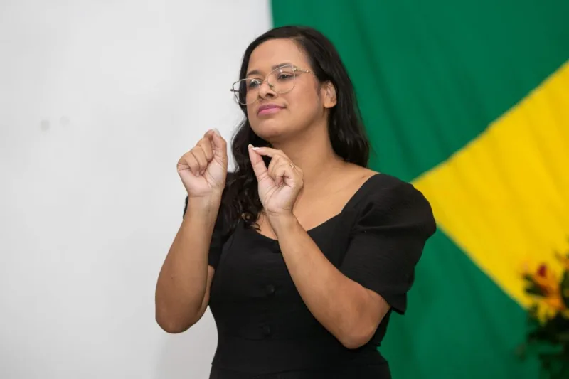 Oficina Conexão em Libras reúne público e reforça compromisso com a inclusão em Teixeira de Freitas