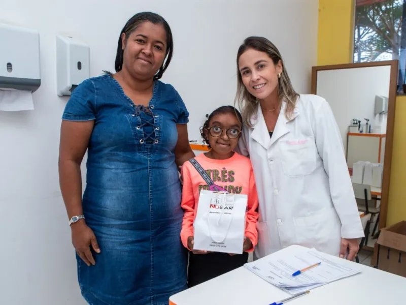 CER IV de Teixeira de Freitas entrega mais de 46 aparelhos auditivos a pacientes do Extremo Sul