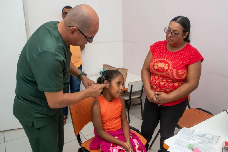 CER IV de Teixeira de Freitas entrega mais de 46 aparelhos auditivos a pacientes do Extremo Sul