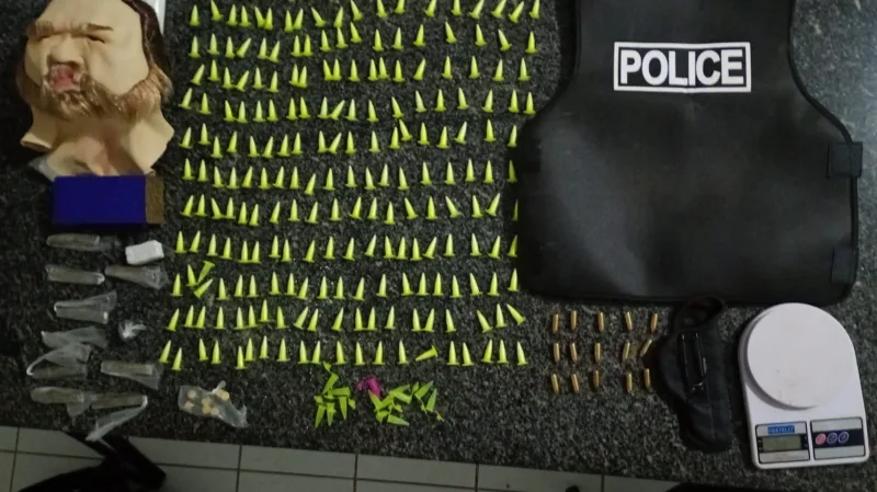  PM apreende grande quantidade de drogas e motocicleta com sinais identificadores adulterados na zona rural de Vereda