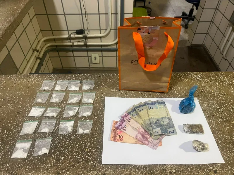 Suspeito foge da PM e abandona drogas durante perseguição em Teixeira de Freitas