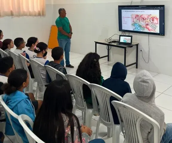 Ação educativa reforça combate ao bullying e promove cultura de paz em escola de Teixeira de Freitas Ação educativa reforça combate ao bullying e promove cultura de paz em escola de Teixeira de Freitas
