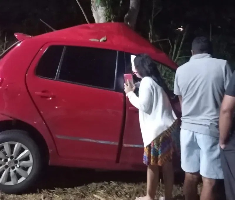 Jovem morre após perder controle de carro e bater em árvore na BR-418, em Posto da Mata