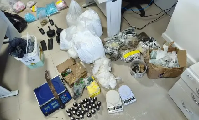 Polícia Militar desmonta laboratório de drogas e apreende quase 50 kg de cocaína na Bahia