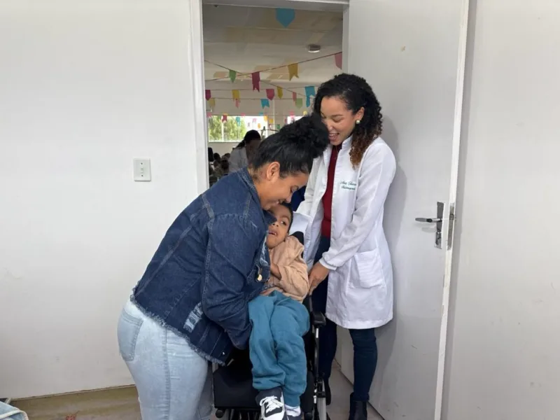 CER IV de Teixeira de Freitas entrega equipamentos de tecnologia assistiva e amplia autonomia de pacientes