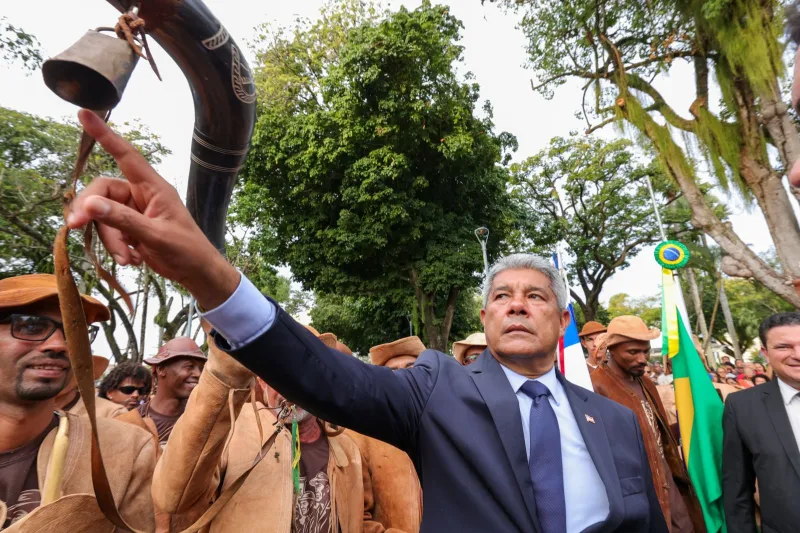 Multidão e toma as ruas de Salvador em celebração ao Dois de Julho, Dia da Independência da Bahia