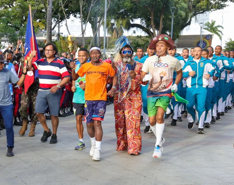 Multidão e toma as ruas de Salvador em celebração ao Dois de Julho, Dia da Independência da Bahia