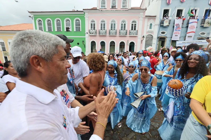 Multidão e toma as ruas de Salvador em celebração ao Dois de Julho, Dia da Independência da Bahia