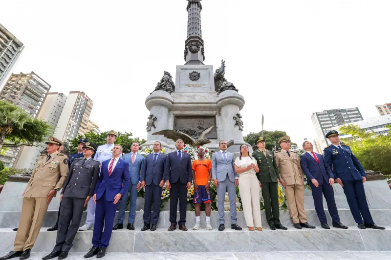 Multidão e toma as ruas de Salvador em celebração ao Dois de Julho, Dia da Independência da Bahia