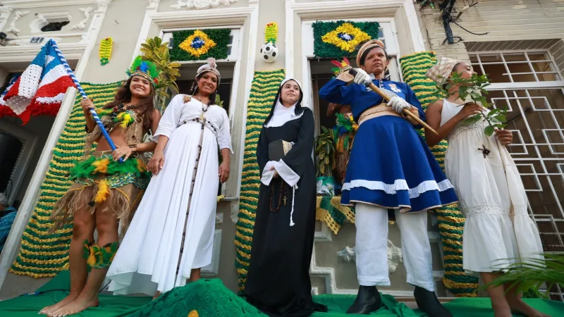 Multidão e toma as ruas de Salvador em celebração ao Dois de Julho, Dia da Independência da Bahia