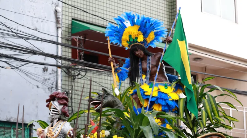 Multidão e toma as ruas de Salvador em celebração ao Dois de Julho, Dia da Independência da Bahia