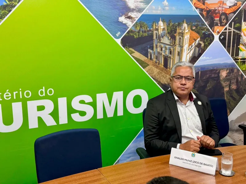 Prefeito Zico de Baiato se reúne com ministro do Turismo para discutir investimentos em Alcobaça
