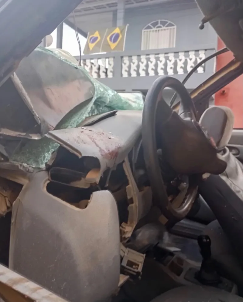 Ex-dançarina da banda Tarraxinha morre após acidente entre carro e carreta em Minas Gerais