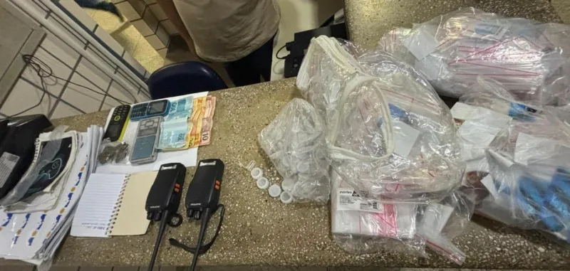Suspeitos tentam fugir da PM, mas acabam conduzidos por tráfico de drogas em Teixeira de Freitas