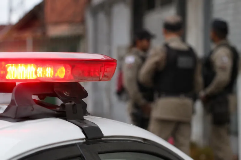 Menina de 4 anos é atingida por golpe de facão durante briga em bar na Bahia Menina de 4 anos é atingida por golpe de facão durante briga em bar na Bahia