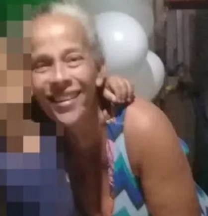 Bebê de 1 ano é encontrado mamando na mãe após mulher ser morta por estrangulamento em Minas Gerais Bebê de 1 ano é encontrado mamando na mãe após mulher ser morta por estrangulamento em Minas Gerais