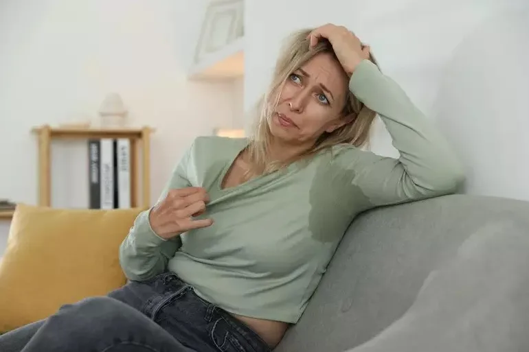 Anvisa aprova primeiro remédio não hormonal para sintomas da menopausa  
