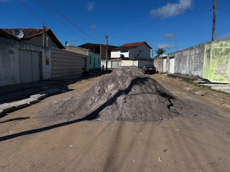 Pavimentação com blocos sextavados avança em ruas do bairro Primavera, em Posto da Mata
