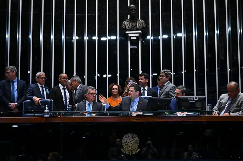 Senado aprova projeto que autoriza spray de pimenta para defesa pessoal para mulheres